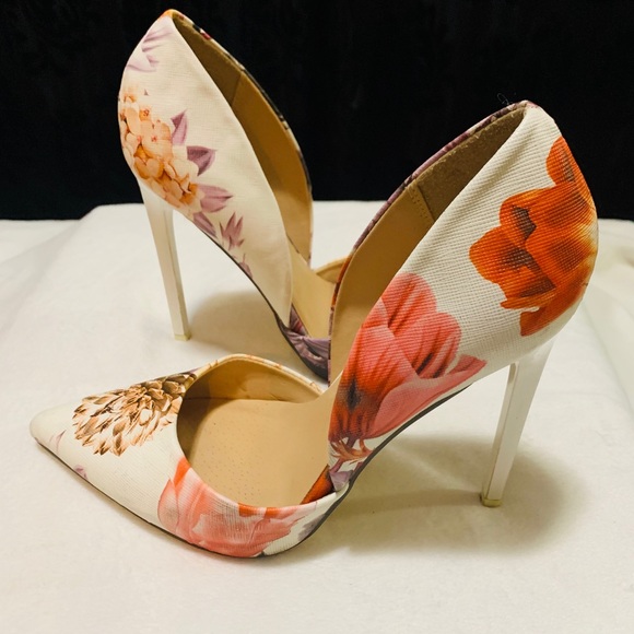 JustFab Floral Pumps 🌸 - Picture 2 of 3